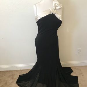 Formal gown stretchy